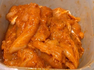 วิธีทำ สันในไก่หมักผงบัฟฟาโลวิงส์