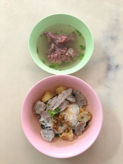 หมี่ฮุ้นแห้ง + ซุปกระดูกหมู