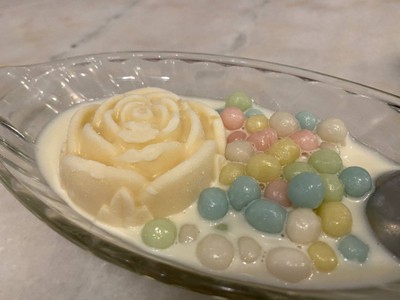 ไอศกรีมกะทิบัวลอย