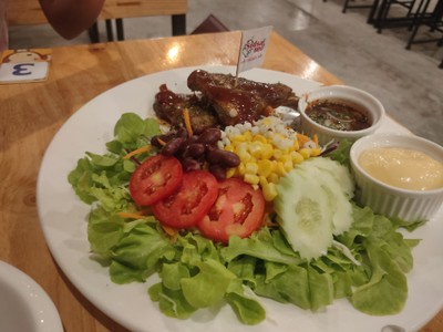 สลัดซี่โครงหมู