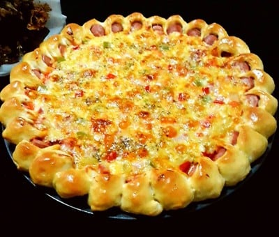 วิธีทำ โฮมเมดพิซซ่าแป้งหนานุ่มขอบไส้กรอก (Homemade Pizza)