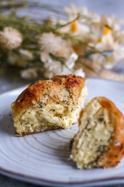 🧀Cream Cheese Garlic Bread