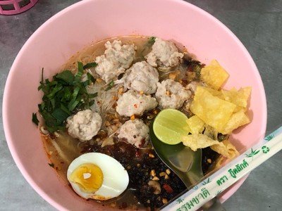 ก๋วยเตี๋ยวต้มยำหมูบะช่อสาหร่ายพิเศษ