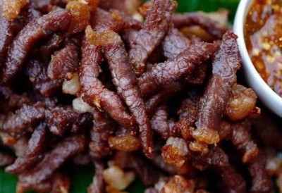 เนื้อทอดกระเทียม