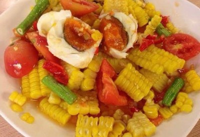 ตำไทยข้าวโพดไข่เค็ม