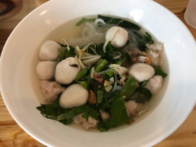 ก๋วยเตี๋ยวลูกชิ้นหมูสับ