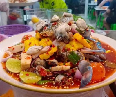 ยำปูม้าไข่เค็ม