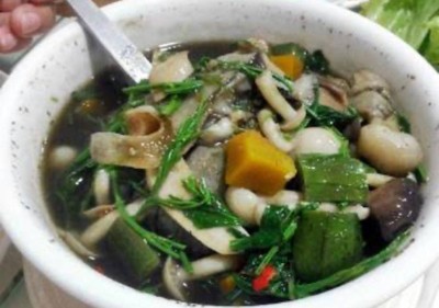 แกงเห็ดน้ำย่านาง