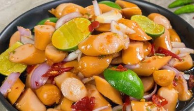 ยำใส้กรอกไก่