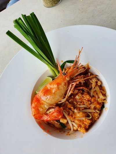 ผัดไทยกุ้งแม่น้ำ