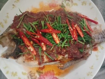 ปลาราดพริกแกง