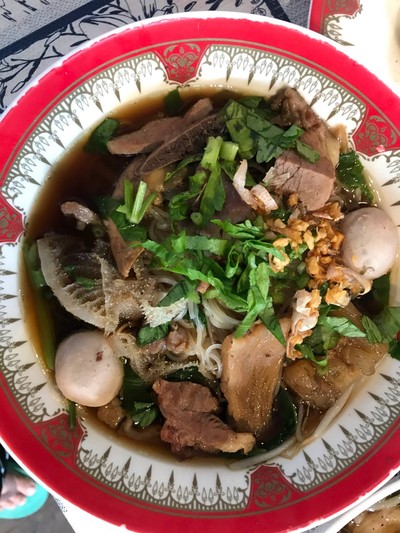 เตี๋ยวเนื้อตุ๋นไม่เครื่องใน พิเศษ