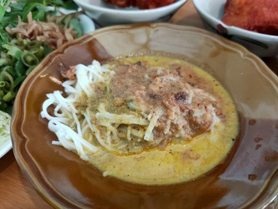 ขนมจีนน้ำยาผสมน้ำพริก