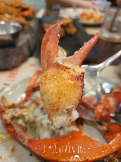 Steamed Lobster ( 1kg.) + Free Salad