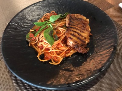 สปาเก็ตตี้ซอสมะเขือเทศไก่ย่างบาบีคิว