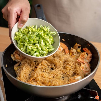 วิธีทำ วุ้นเส้นผัดดอกขจรกุ้ง วิธีทำ วุ้นเส้นผัดดอกขจรกุ้ง