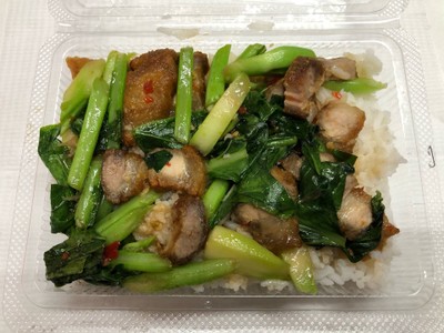 ข้างราดคะน้าหมูกรอบ