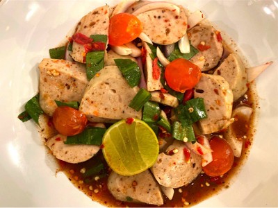 ยำหมูยอไข่แดง