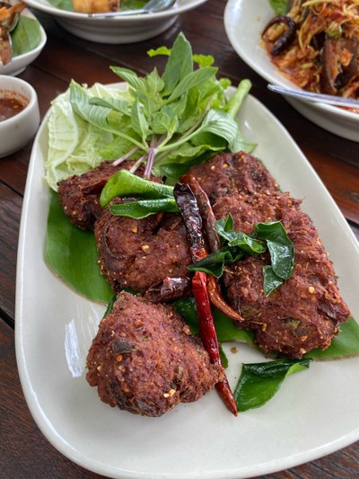 ลาบหมูทอด