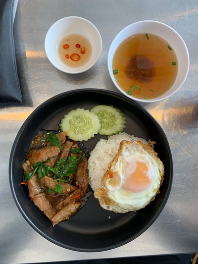 กะเพราเนื้อย่าง