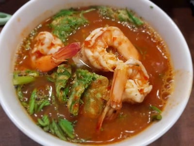แกงส้มชะอมกุ้ง