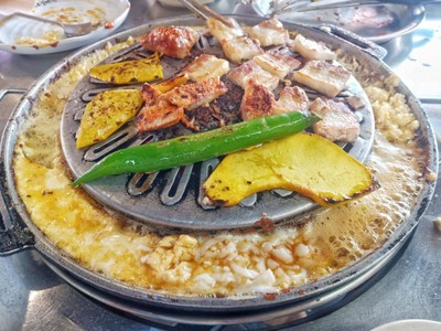 อาหาร หรือ เครื่องดื่ม