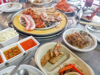 อาหาร หรือ เครื่องดื่ม