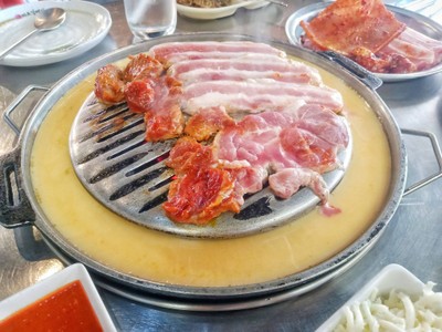 อาหาร หรือ เครื่องดื่ม