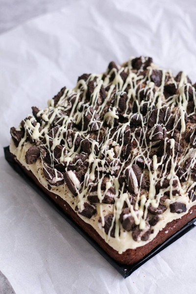 🍪 Mega Cookies & Cream Brownie