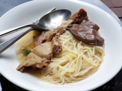 เมนูของร้าน ก๋วยเตี๋ยวเป็ดตุ๋นนายปิว หัวหิน