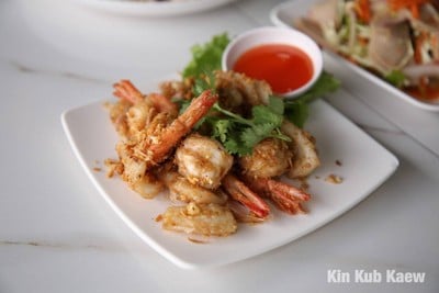 กุ้งหมึกทอดกระเทียม