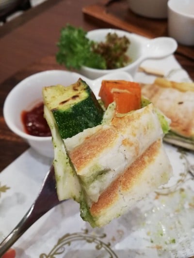 Mozzarella & Roasted Vegetable Panini ราคา 320 บาท+