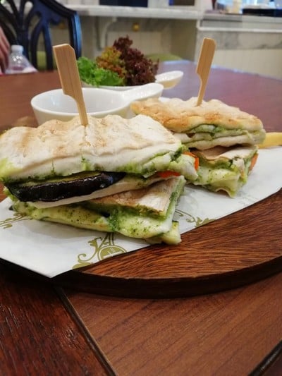 Mozzarella & Roasted Vegetable Panini ราคา 320 บาท+