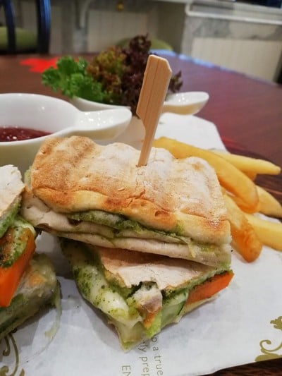 Mozzarella & Roasted Vegetable Panini ราคา 320 บาท+