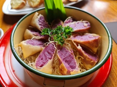 CHOM Cafe & Restaurant