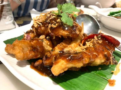 กุ้งแม่น้ำราดซอสมะขาม