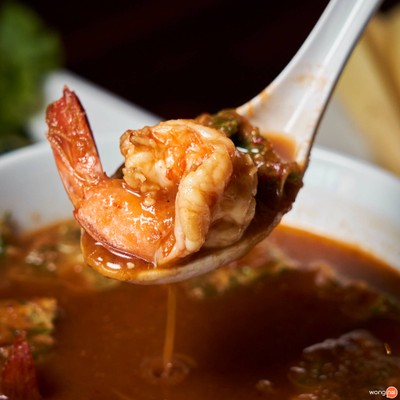 แกงส้มชะอมชุบไข่ใส่กุ้ง