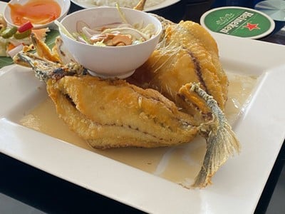 ปลากะพงทอดราดน้ำปลา