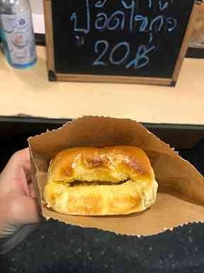 ขนมปังไส้เนยน้ำตาล