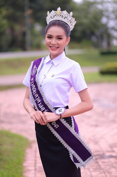 แต่งหน้านักศึกษา