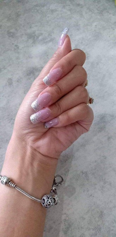 ต่อเล็บอะคริลิค