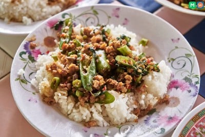 เจ๊อ๋อย ลุงหมึก อาหารตามสั่ง 10 บาท ราชบุรี