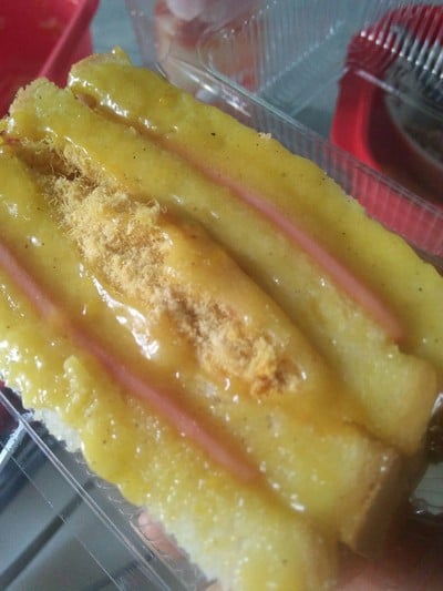 แซนวิชโบราณ_หมูหยองโบโลน่าในน้ำสลัดโบราณ