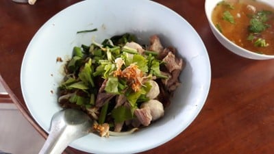เมนูของร้าน ก๋วยเตี๋ยวเนื้อยายตุ่น