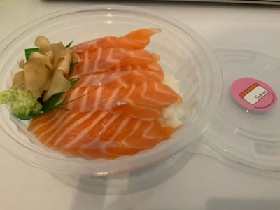 ข้าวหน้าแซลมอน