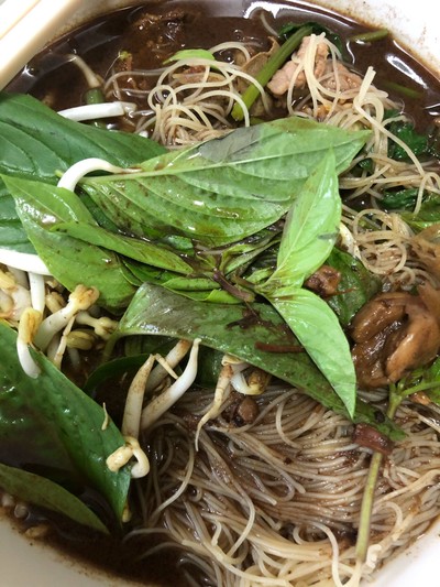 เส้นหมี่หมู/เนื้อน้ำตก