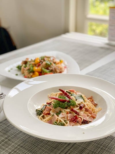 สปาเกตตี้เบคอนพริกแห้งกระเทียม