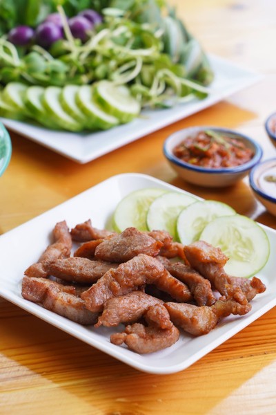 ร้านหมูทอดพอเพียงนครปฐม