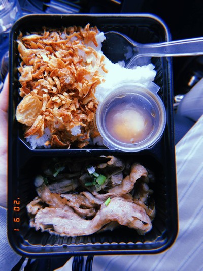 ข้าวหน้าเนื้อคารูบิไข่ดอง