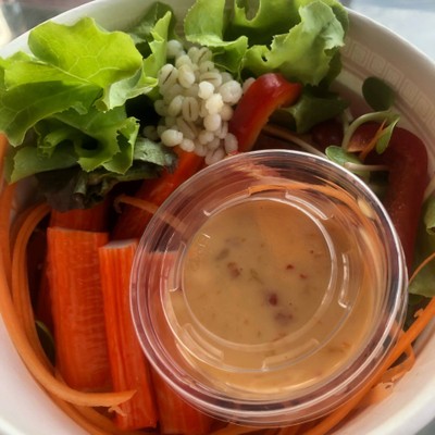 สลัดผักใส่ปูอัดหรือทูน่า